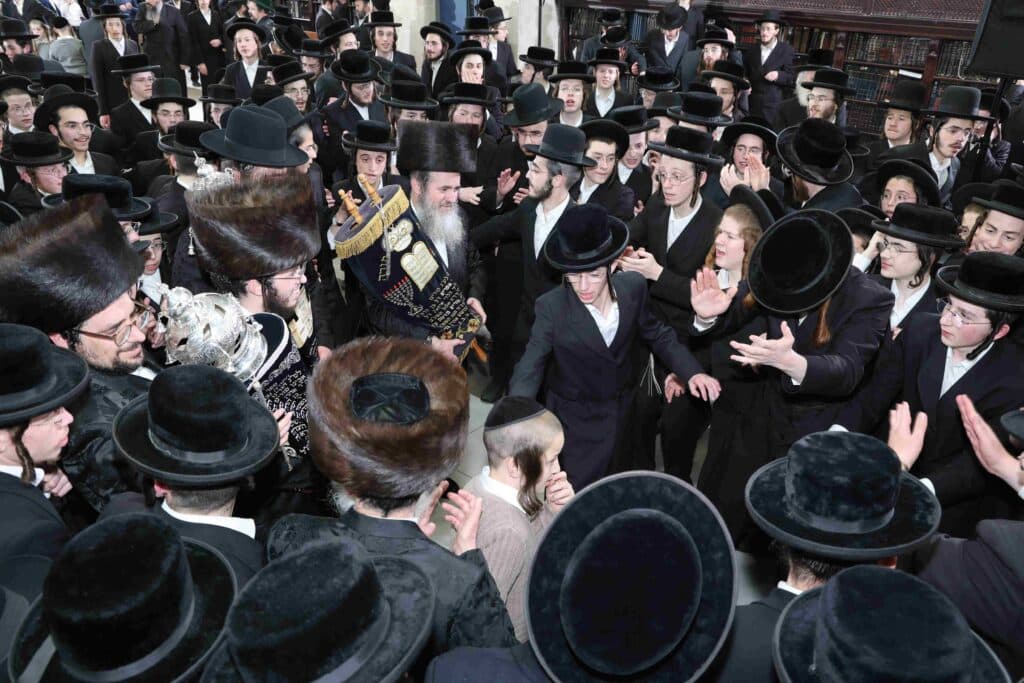 בהשתתפות בן האדמו"ר: ספר תורה הופקד עד ביאת המשיח