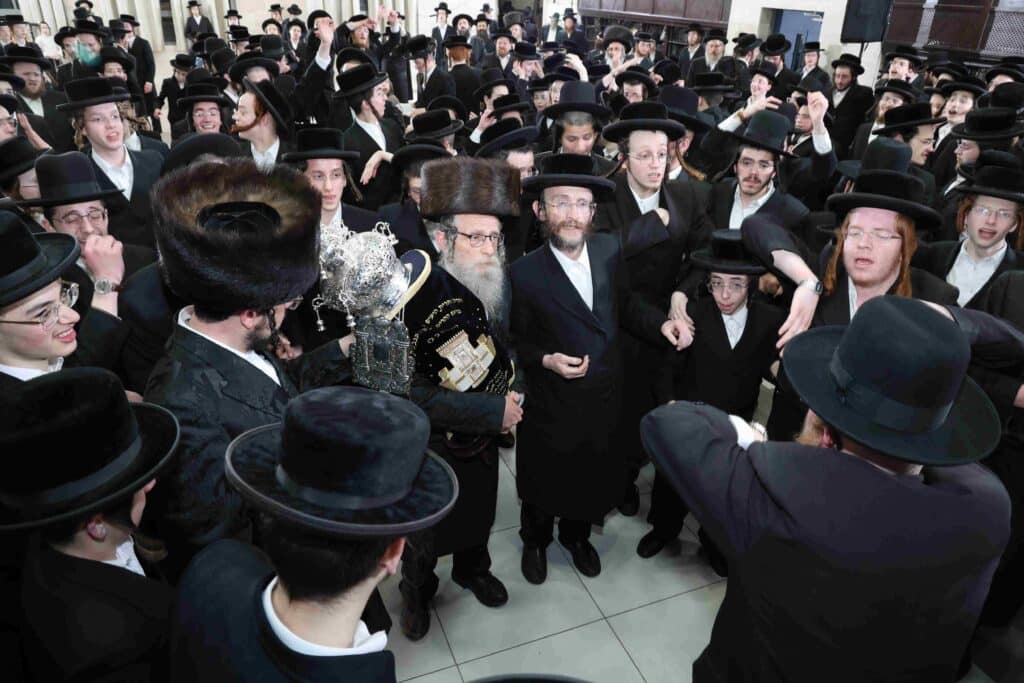 בהשתתפות בן האדמו"ר: ספר תורה הופקד עד ביאת המשיח