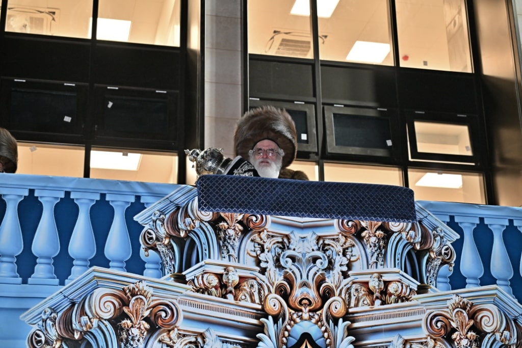 בלונדון חנכו את בניין תלמוד תורה ויז'ניץ בשילוב הכנסת ס"ת בלונדון חנכו את בניין תלמוד תורה ויז'ניץ בשילוב הכנסת ס"ת