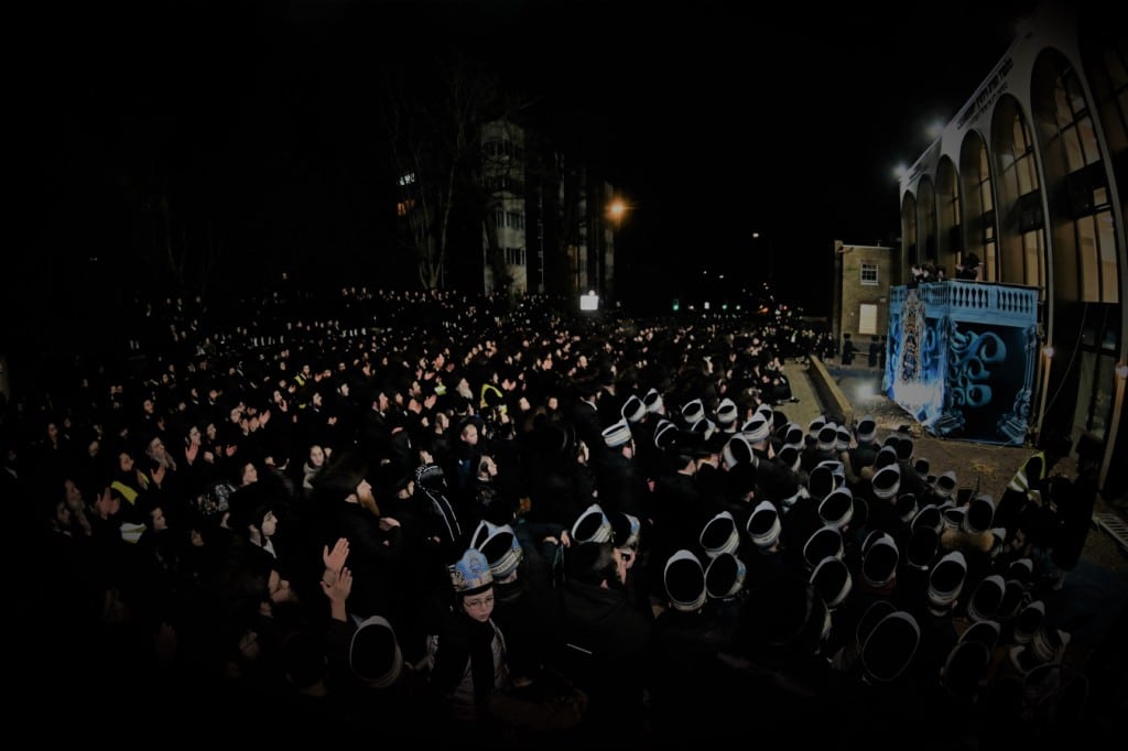 בלונדון חנכו את בניין תלמוד תורה ויז'ניץ בשילוב הכנסת ס"ת בלונדון חנכו את בניין תלמוד תורה ויז'ניץ בשילוב הכנסת ס"ת