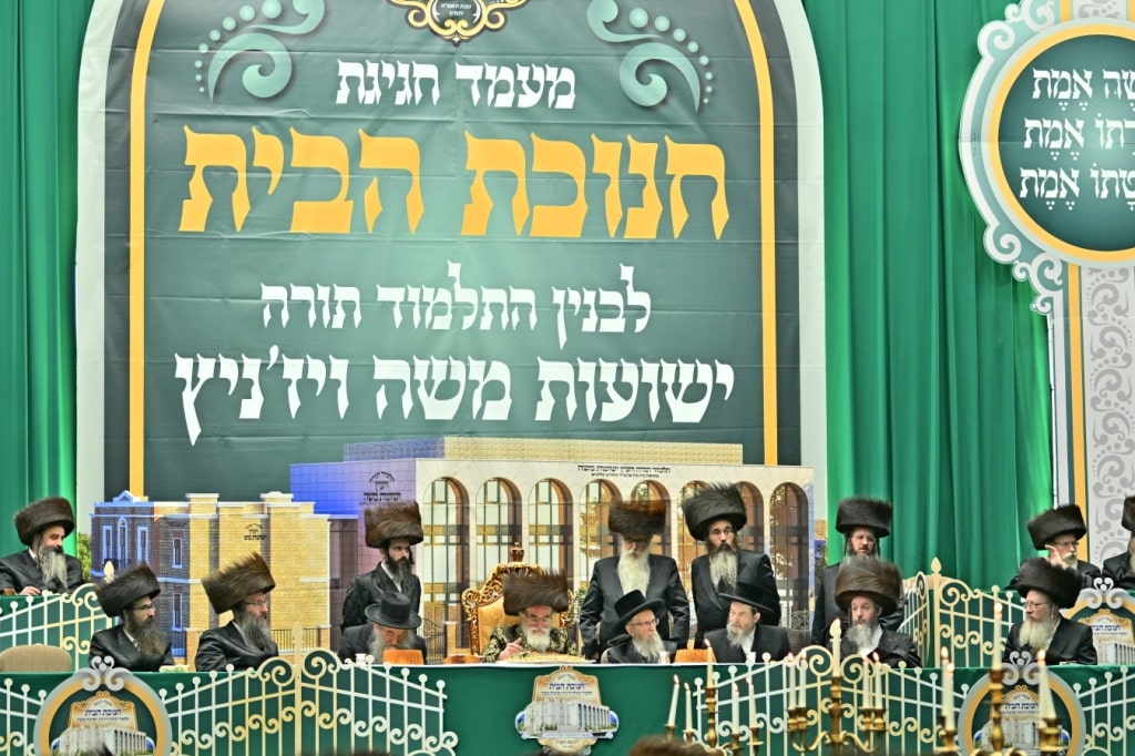 בלונדון חנכו את בניין תלמוד תורה ויז'ניץ בשילוב הכנסת ס"ת בלונדון חנכו את בניין תלמוד תורה ויז'ניץ בשילוב הכנסת ס"ת