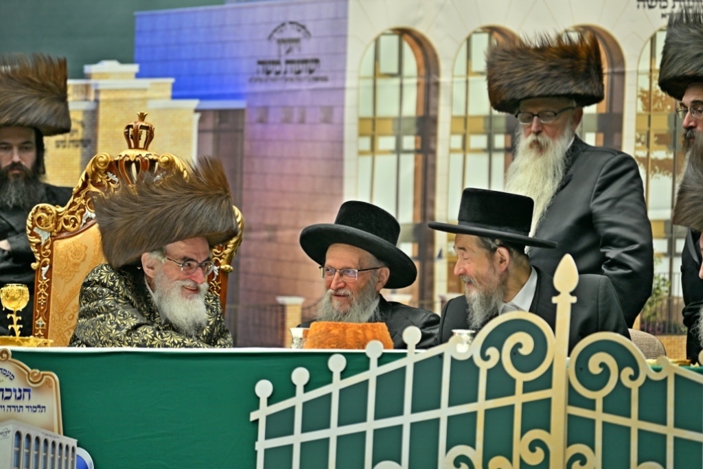 בלונדון חנכו את בניין תלמוד תורה ויז'ניץ בשילוב הכנסת ס"ת בלונדון חנכו את בניין תלמוד תורה ויז'ניץ בשילוב הכנסת ס"ת