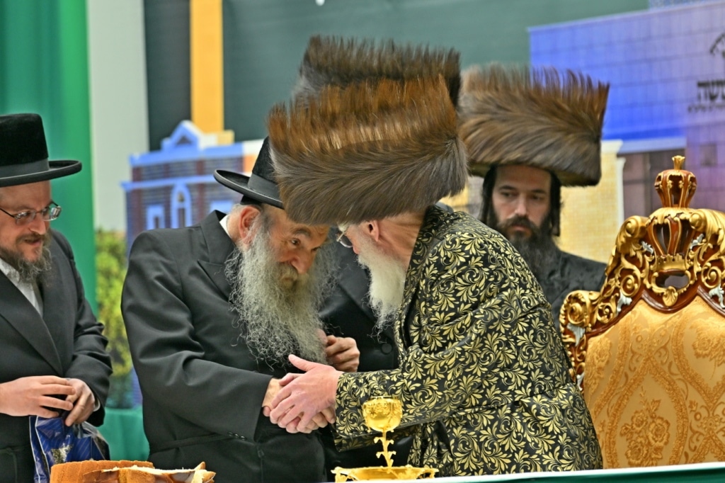 בלונדון חנכו את בניין תלמוד תורה ויז'ניץ בשילוב הכנסת ס"ת בלונדון חנכו את בניין תלמוד תורה ויז'ניץ בשילוב הכנסת ס"ת