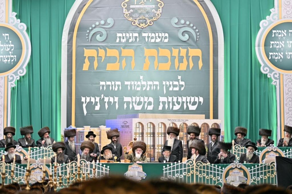 בלונדון חנכו את בניין תלמוד תורה ויז'ניץ בשילוב הכנסת ס"ת בלונדון חנכו את בניין תלמוד תורה ויז'ניץ בשילוב הכנסת ס"ת