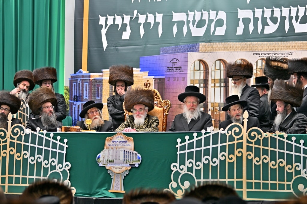 בלונדון חנכו את בניין תלמוד תורה ויז'ניץ בשילוב הכנסת ס"ת בלונדון חנכו את בניין תלמוד תורה ויז'ניץ בשילוב הכנסת ס"ת