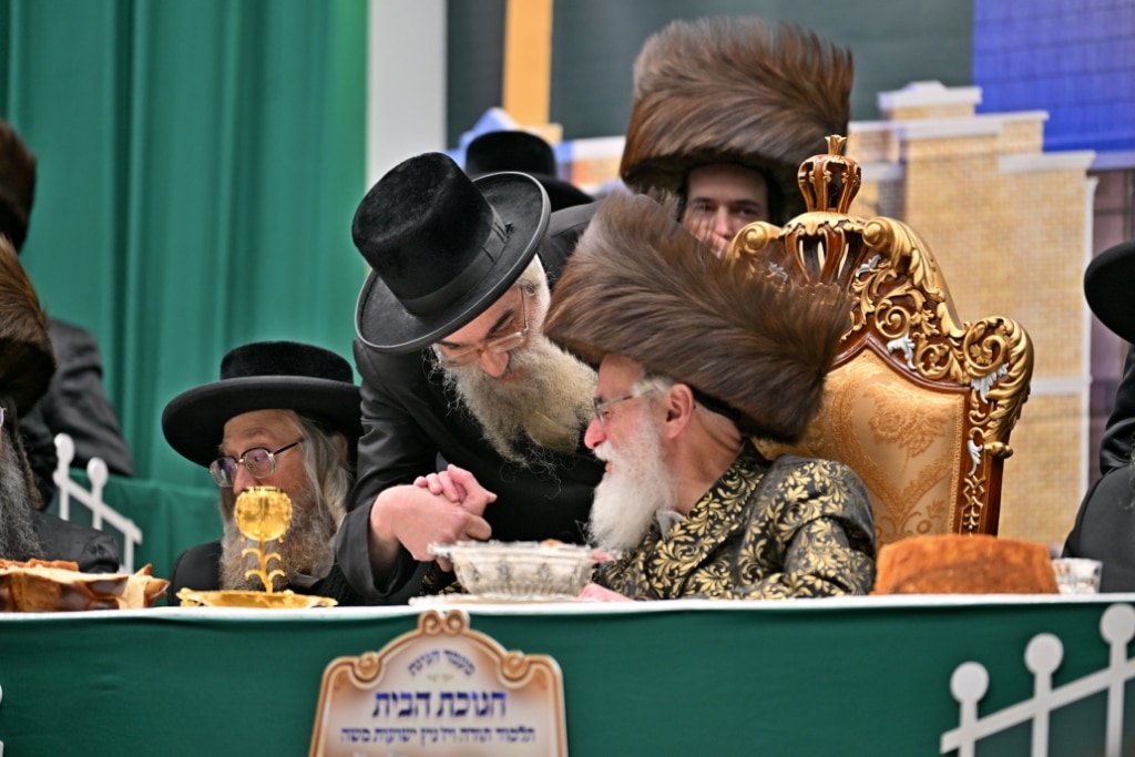 בלונדון חנכו את בניין תלמוד תורה ויז'ניץ בשילוב הכנסת ס"ת בלונדון חנכו את בניין תלמוד תורה ויז'ניץ בשילוב הכנסת ס"ת