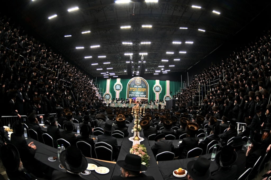 בלונדון חנכו את בניין תלמוד תורה ויז'ניץ בשילוב הכנסת ס"ת בלונדון חנכו את בניין תלמוד תורה ויז'ניץ בשילוב הכנסת ס"ת