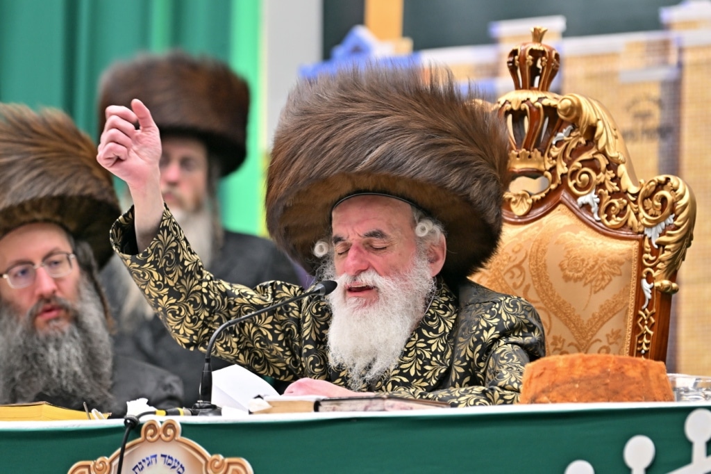 בלונדון חנכו את בניין תלמוד תורה ויז'ניץ בשילוב הכנסת ס"ת בלונדון חנכו את בניין תלמוד תורה ויז'ניץ בשילוב הכנסת ס"ת