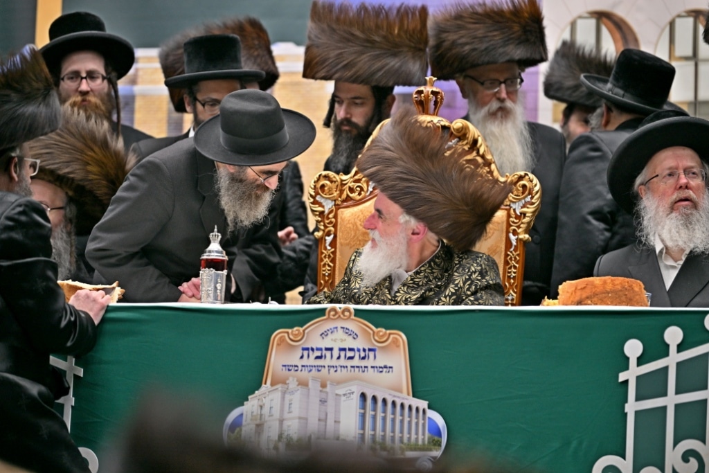 בלונדון חנכו את בניין תלמוד תורה ויז'ניץ בשילוב הכנסת ס"ת בלונדון חנכו את בניין תלמוד תורה ויז'ניץ בשילוב הכנסת ס"ת