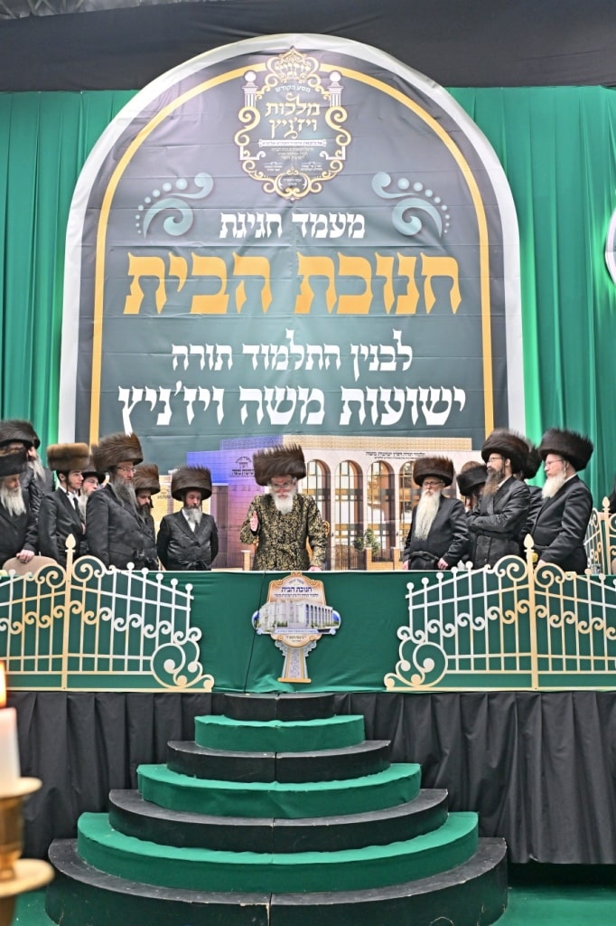 בלונדון חנכו את בניין תלמוד תורה ויז'ניץ בשילוב הכנסת ס"ת בלונדון חנכו את בניין תלמוד תורה ויז'ניץ בשילוב הכנסת ס"ת