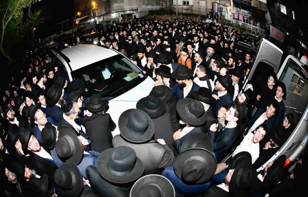 שרידה לדור דעה: אלפים ליוו למנוחות את הרבנית ברגמן ע"ה