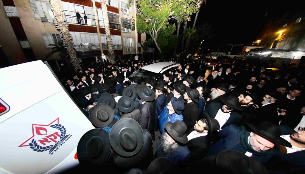 שרידה לדור דעה: אלפים ליוו למנוחות את הרבנית ברגמן ע"ה