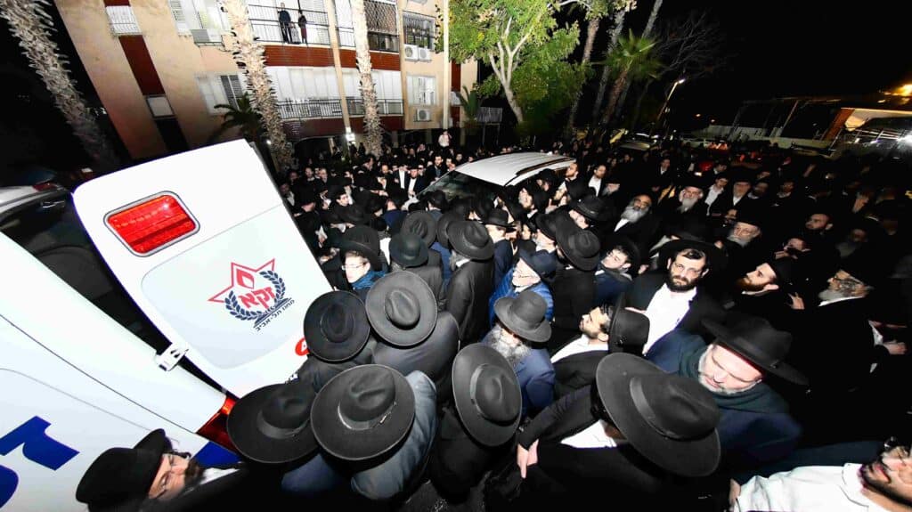 שרידה לדור דעה: אלפים ליוו למנוחות את הרבנית ברגמן ע"ה