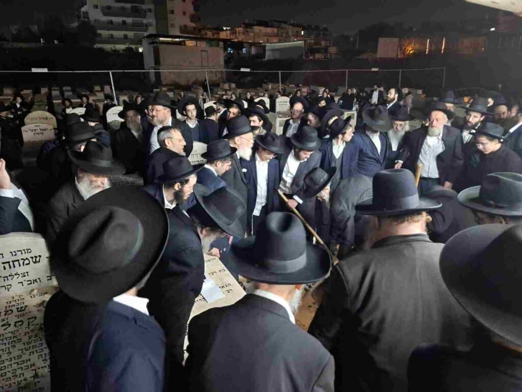 שרידה לדור דעה: אלפים ליוו למנוחות את הרבנית ברגמן ע"ה