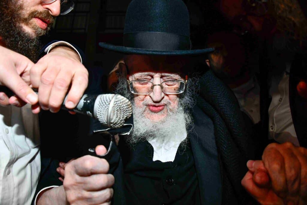 אנשי הצללים נחשפים: המשב"קים החברותות ונאמני הבית