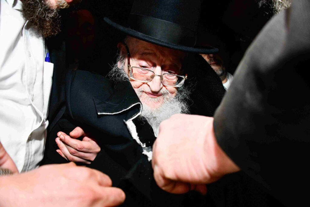 שרידה לדור דעה: אלפים ליוו למנוחות את הרבנית ברגמן ע"ה