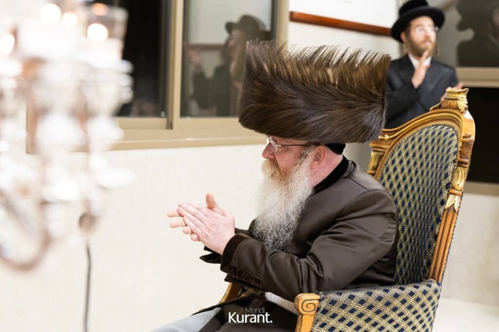 ב'יום ההודאה': האדמו"ר מקרעטשניף ק"ג ערך טיש והדלקה