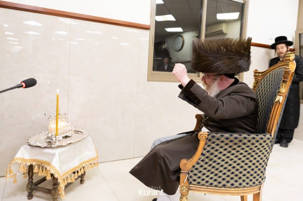 ב'יום ההודאה': האדמו"ר מקרעטשניף ק"ג ערך טיש והדלקה