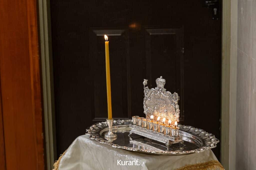 ב'יום ההודאה': האדמו"ר מקרעטשניף ק"ג ערך טיש והדלקה