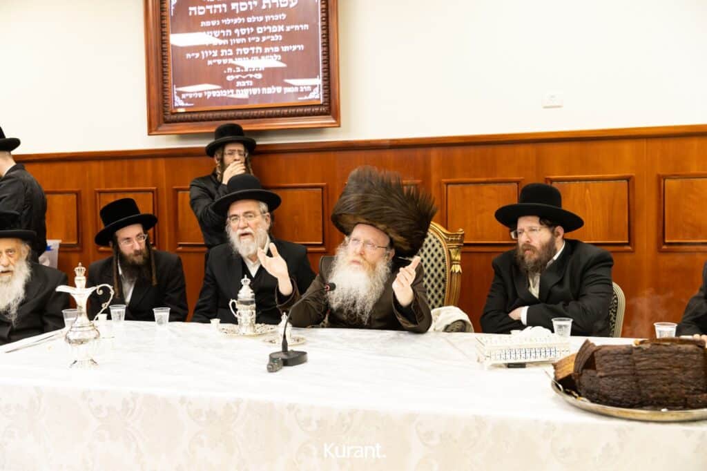 ב'יום ההודאה': האדמו"ר מקרעטשניף ק"ג ערך טיש והדלקה