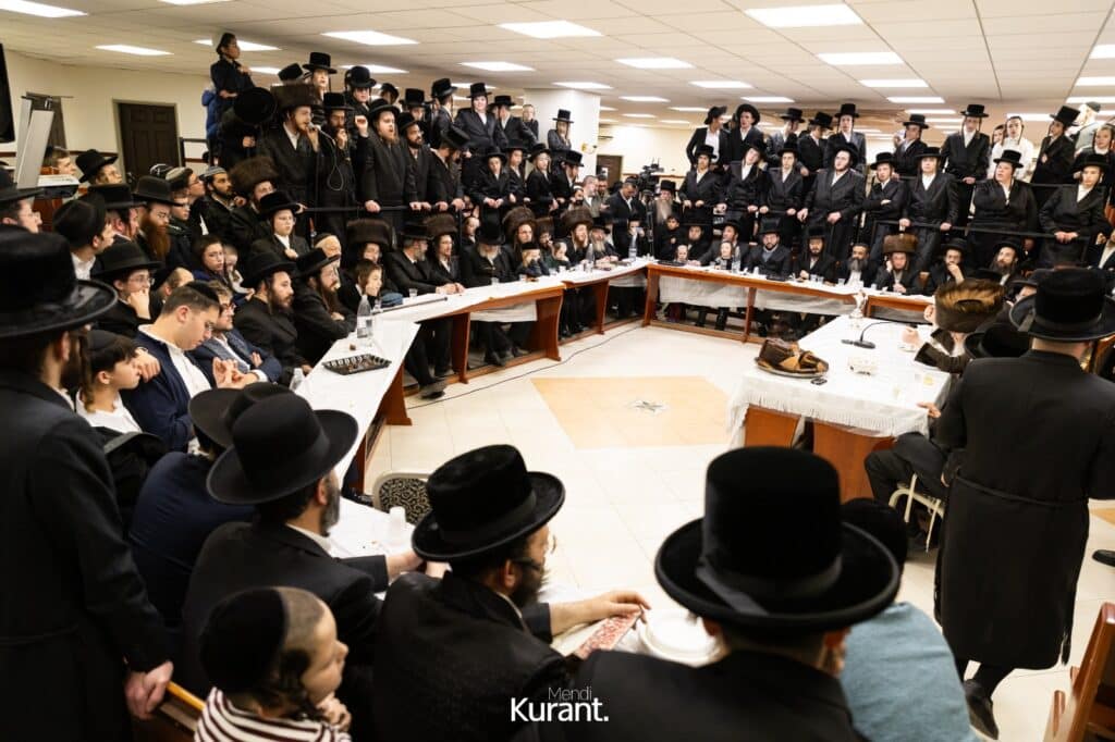 ב'יום ההודאה': האדמו"ר מקרעטשניף ק"ג ערך טיש והדלקה