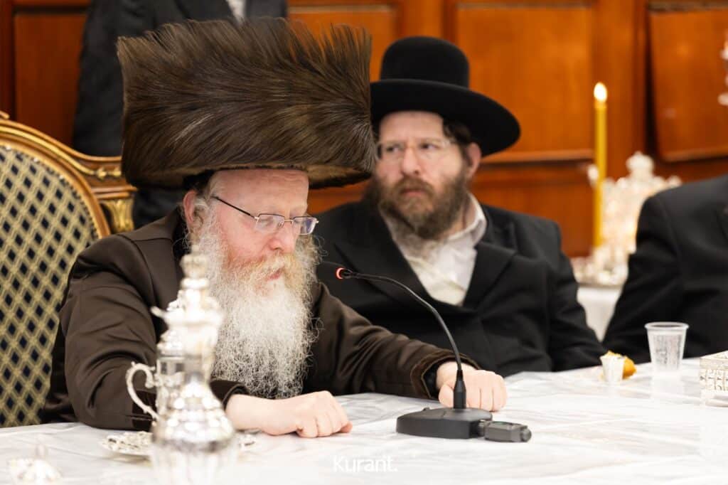 ב'יום ההודאה': האדמו"ר מקרעטשניף ק"ג ערך טיש והדלקה