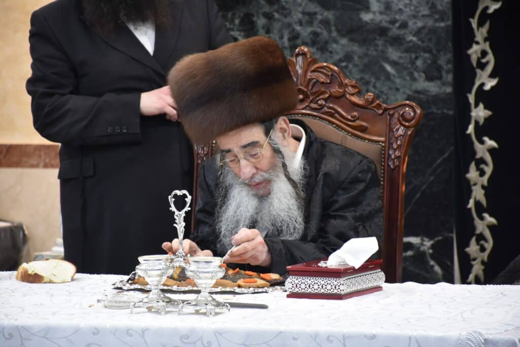 האדמו"ר מאלכסנדר ערך טיש ביום היארצייט של האדמו"ר השני