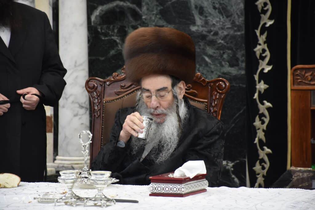 האדמו"ר מאלכסנדר ערך טיש ביום היארצייט של האדמו"ר השני