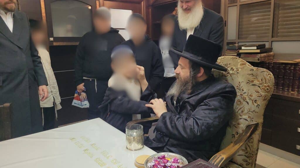 כ"ק האדמו"ר מפיטסבורג שליט"א לפעילי 'יד לאחים': "הביאו נא אליי ילדים נוספים כאלה, זה קידוש השם!"