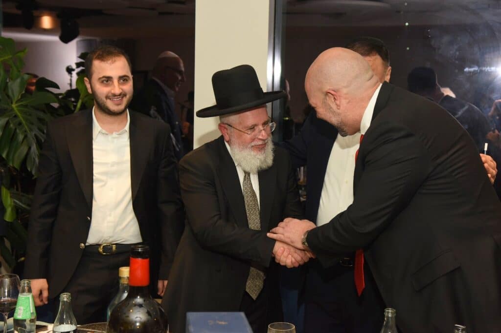 הראשל"צ והשרים עלו לברך את הנגיד ב'שבע ברכות' לבנו הראשל"צ והשרים עלו לברך את הנגיד ב'שבע ברכות' לבנו