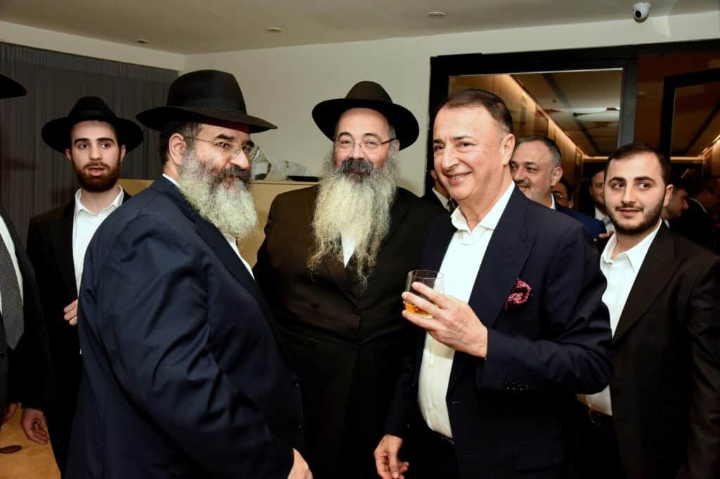 הראשל"צ והשרים עלו לברך את הנגיד ב'שבע ברכות' לבנו הראשל"צ והשרים עלו לברך את הנגיד ב'שבע ברכות' לבנו