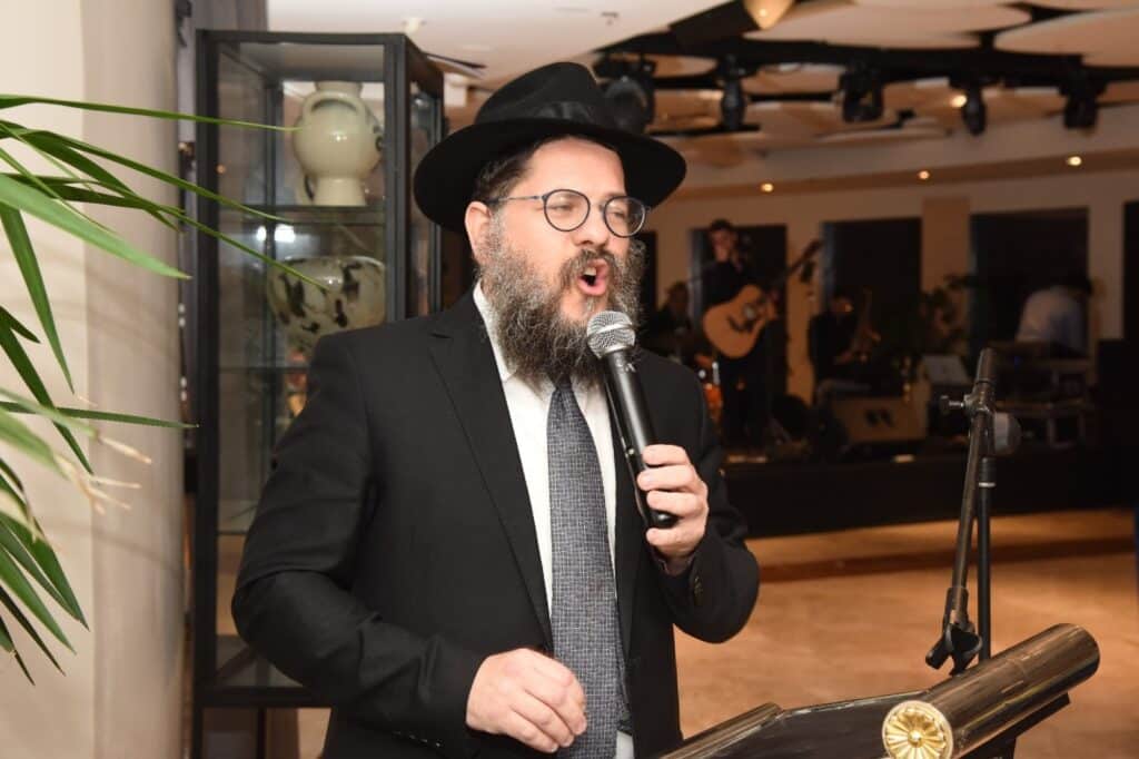 הראשל"צ והשרים עלו לברך את הנגיד ב'שבע ברכות' לבנו הראשל"צ והשרים עלו לברך את הנגיד ב'שבע ברכות' לבנו