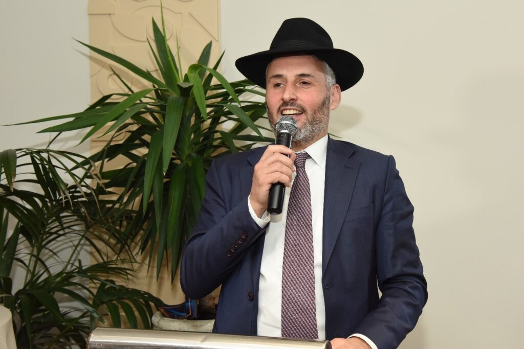 הראשל"צ והשרים עלו לברך את הנגיד ב'שבע ברכות' לבנו הראשל"צ והשרים עלו לברך את הנגיד ב'שבע ברכות' לבנו