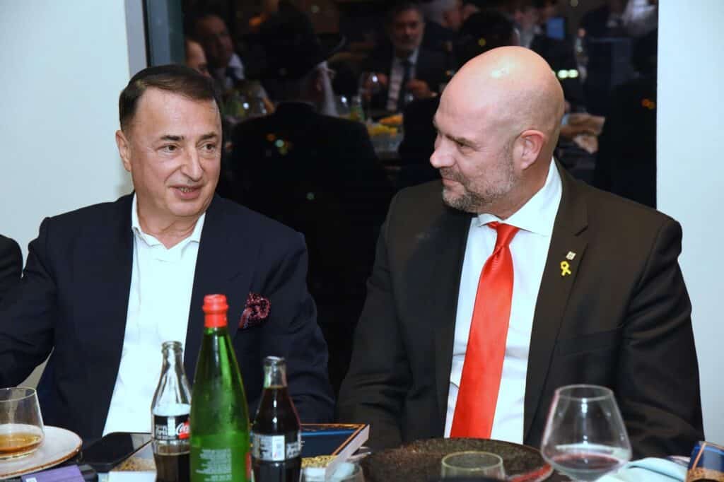 הראשל"צ והשרים עלו לברך את הנגיד ב'שבע ברכות' לבנו הראשל"צ והשרים עלו לברך את הנגיד ב'שבע ברכות' לבנו