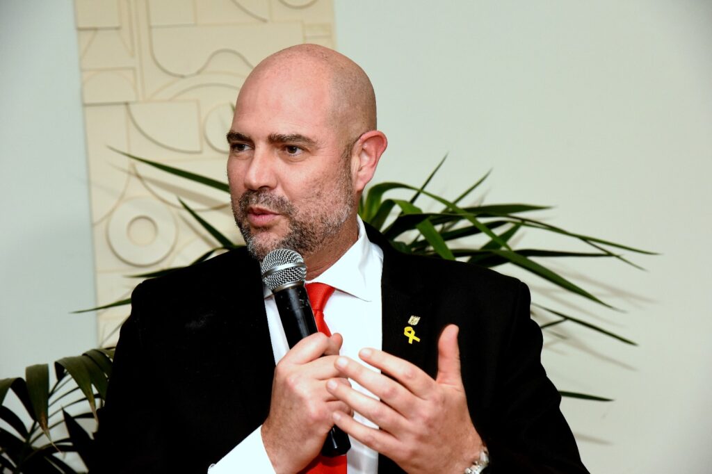 הראשל"צ והשרים עלו לברך את הנגיד ב'שבע ברכות' לבנו הראשל"צ והשרים עלו לברך את הנגיד ב'שבע ברכות' לבנו