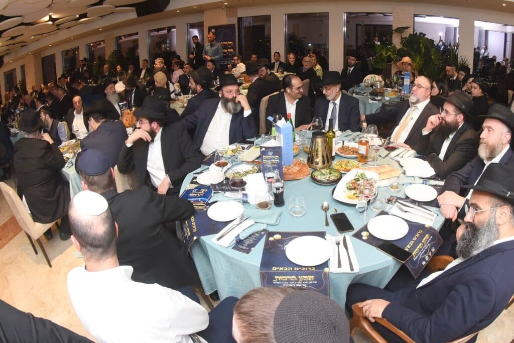 הראשל"צ והשרים עלו לברך את הנגיד ב'שבע ברכות' לבנו הראשל"צ והשרים עלו לברך את הנגיד ב'שבע ברכות' לבנו