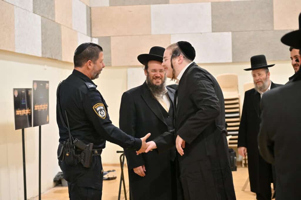 תיעוד מרגש: באשדוד חגגו מסיבת חנוכה לילדים המיוחדים תיעוד מרגש: באשדוד חגגו מסיבת חנוכה לילדים המיוחדים