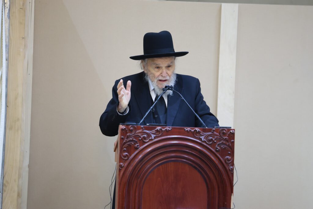 מרן הגרמ"ה הירש: "יש היום כל כך הרבה ניסיונות לבחורים"