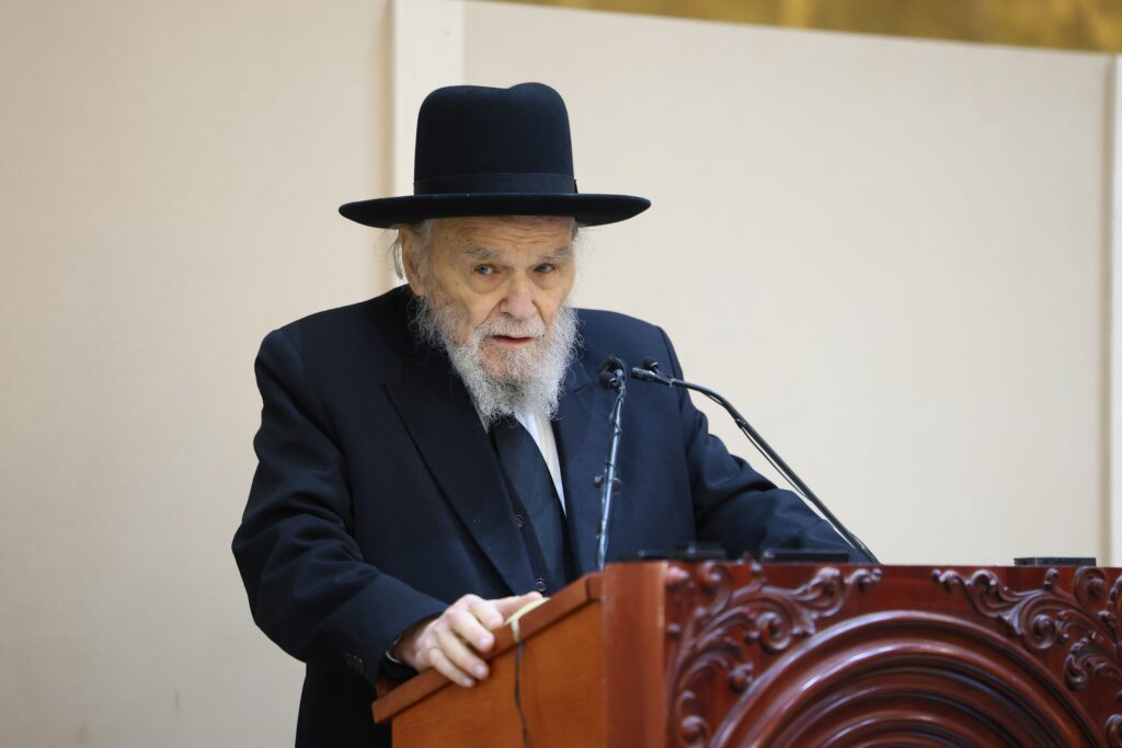 מרן הגרמ"ה הירש: "יש היום כל כך הרבה ניסיונות לבחורים"