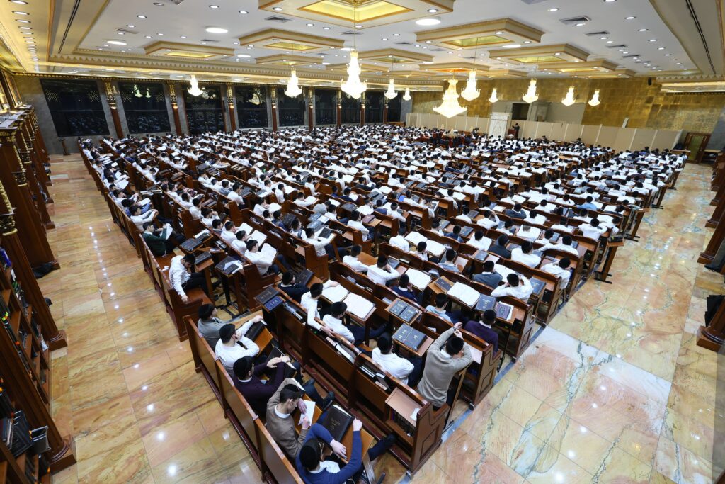 מרן הגרמ"ה הירש: "יש היום כל כך הרבה ניסיונות לבחורים"