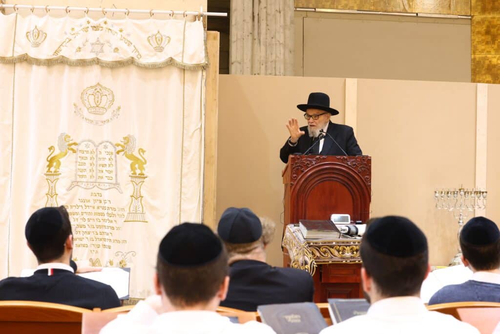 מרן הגרמ"ה הירש: "יש היום כל כך הרבה ניסיונות לבחורים"