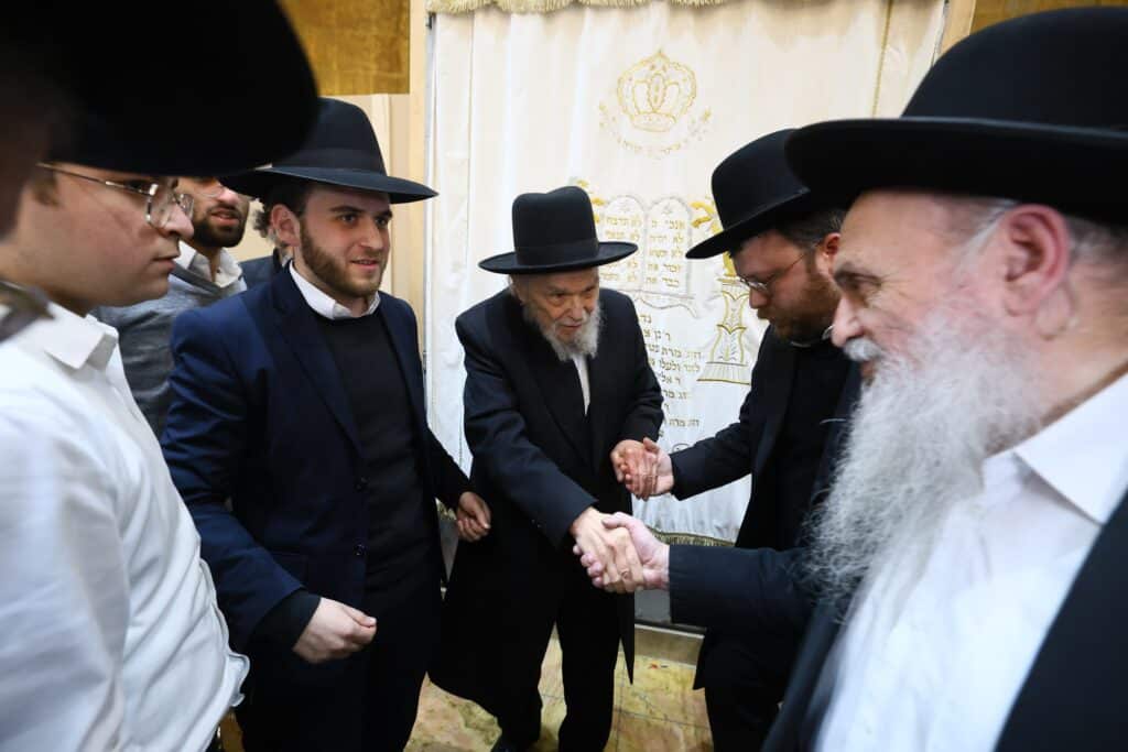 מרן הגרמ"ה הירש: "יש היום כל כך הרבה ניסיונות לבחורים"