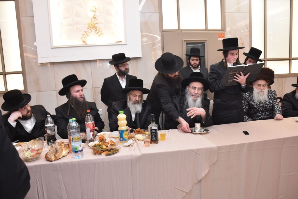 גלריה: האדמו"ר מבוטשאן הכניס את נכדו בעול המצוות