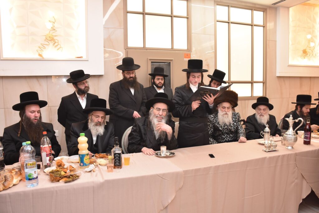 גלריה: האדמו"ר מבוטשאן הכניס את נכדו בעול המצוות