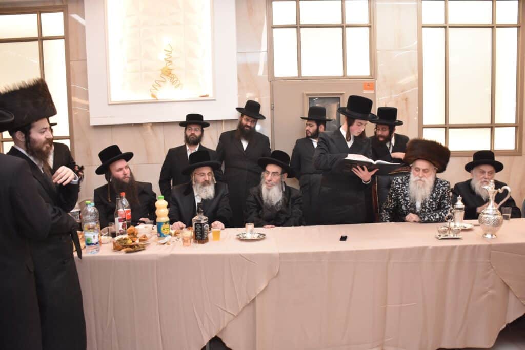 גלריה: האדמו"ר מבוטשאן הכניס את נכדו בעול המצוות