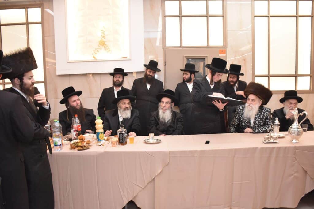 גלריה: האדמו"ר מבוטשאן הכניס את נכדו בעול המצוות