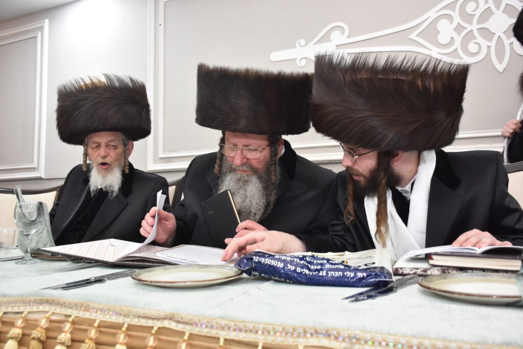 שמחת נישואי נכד האדמו"ר מטשאקאווא עם נכדת האדמו"ר מראחוב