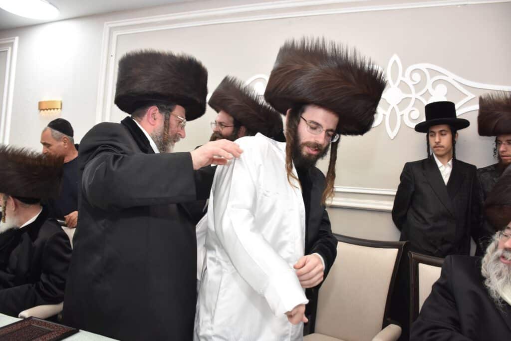 שמחת נישואי נכד האדמו"ר מטשאקאווא עם נכדת האדמו"ר מראחוב