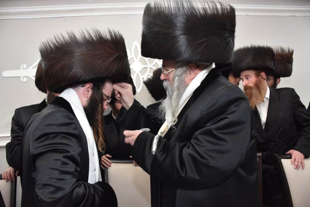 שמחת נישואי נכד האדמו"ר מטשאקאווא עם נכדת האדמו"ר מראחוב