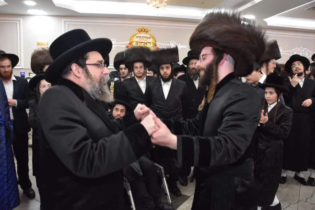 שמחת נישואי נכד האדמו"ר מטשאקאווא עם נכדת האדמו"ר מראחוב